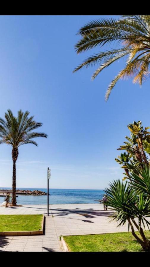 Apartaments Amalia On The Beach Торевиеха Екстериор снимка