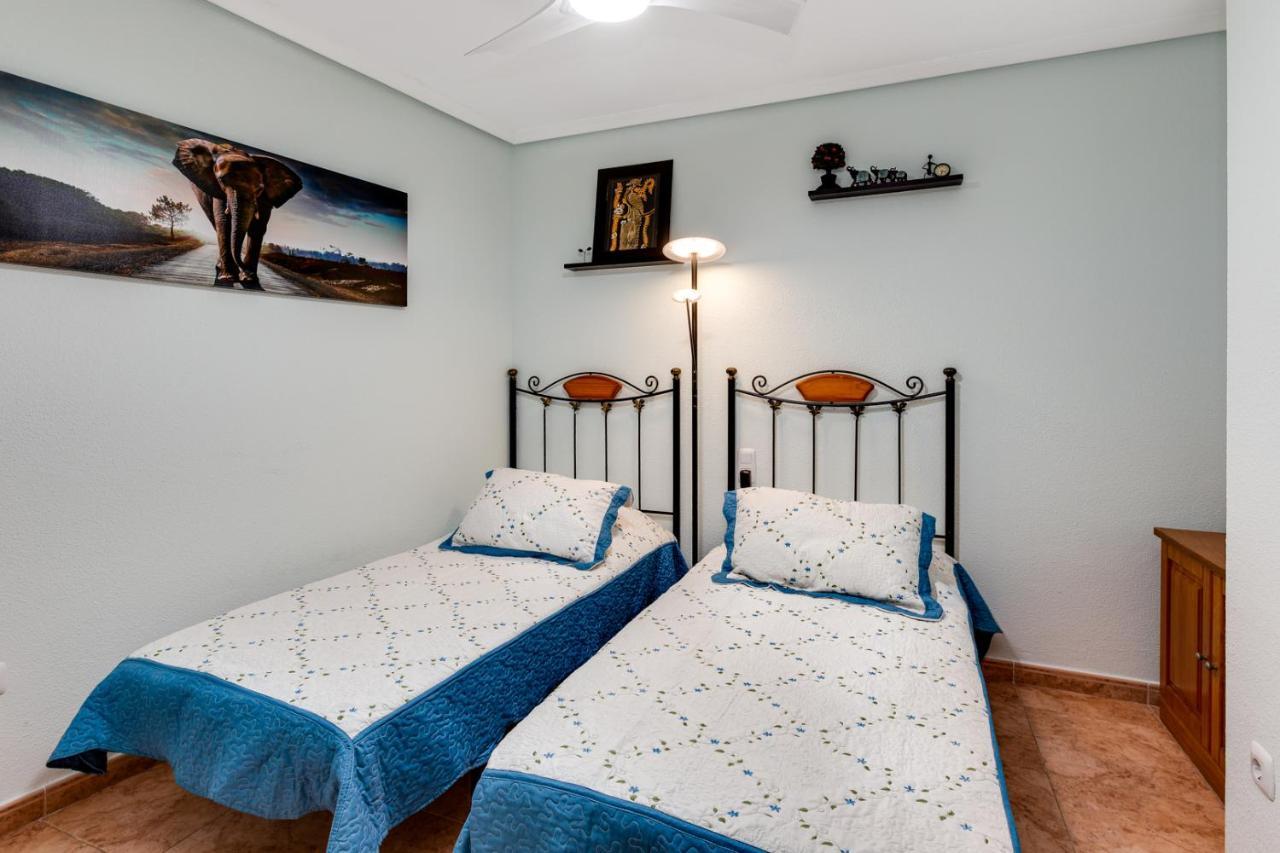 Apartaments Amalia On The Beach Торевиеха Екстериор снимка
