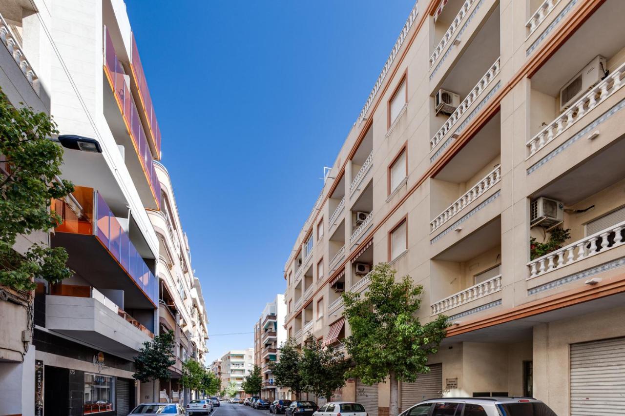 Apartaments Amalia On The Beach Торевиеха Екстериор снимка