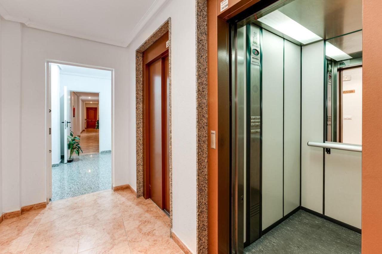 Apartaments Amalia On The Beach Торевиеха Екстериор снимка